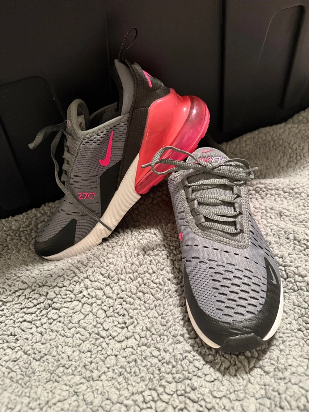 Nike 270 Women's Gray and Pink Air-cushioned Sneakers